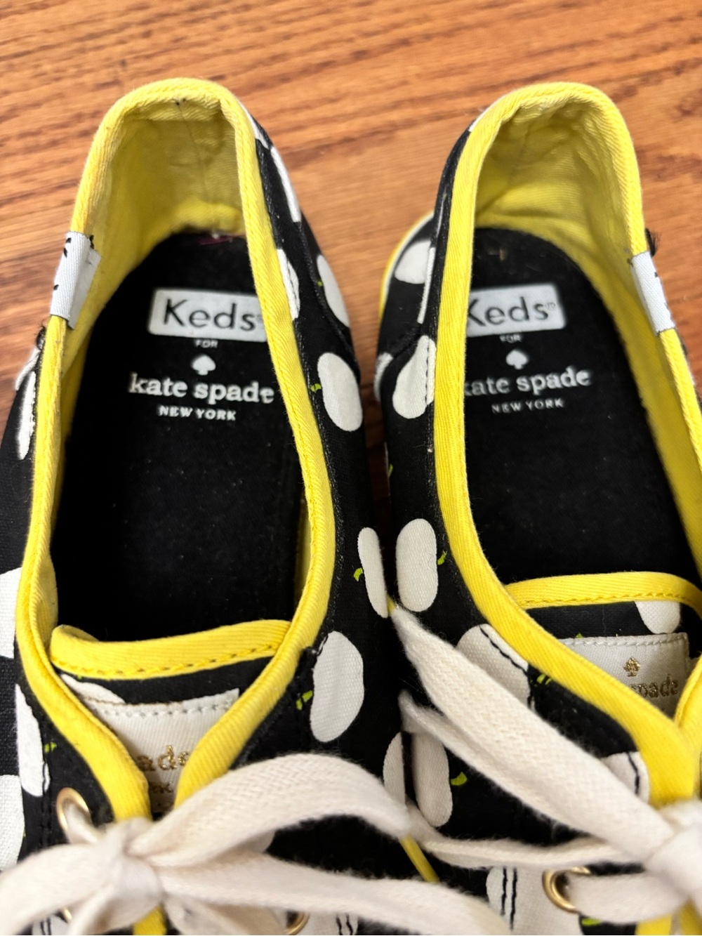 Kate Spade x Keds White Black Yellow Apple Print Canvas Sneaker Women’s Size 8.5 - Picture 5 of 10